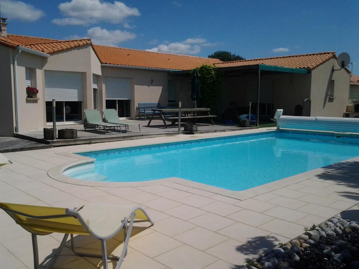 La Chambre Des Amis Parthenay Exterior foto